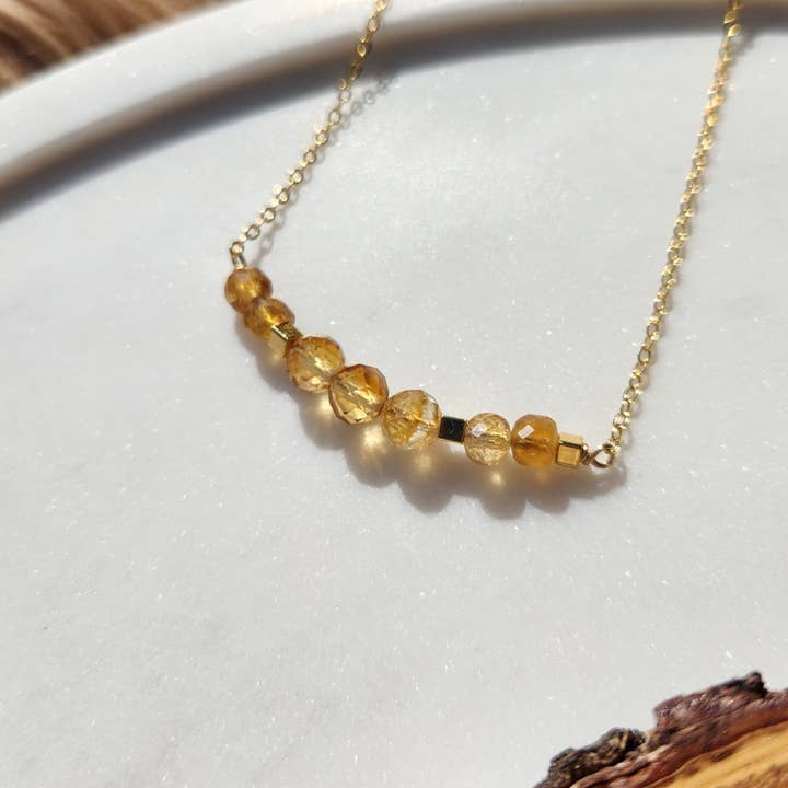 Collier Arc en Or avec Pierre Précieuse Citrine Ronde et Cubique pour la vente par Edgy Petal Jewelry