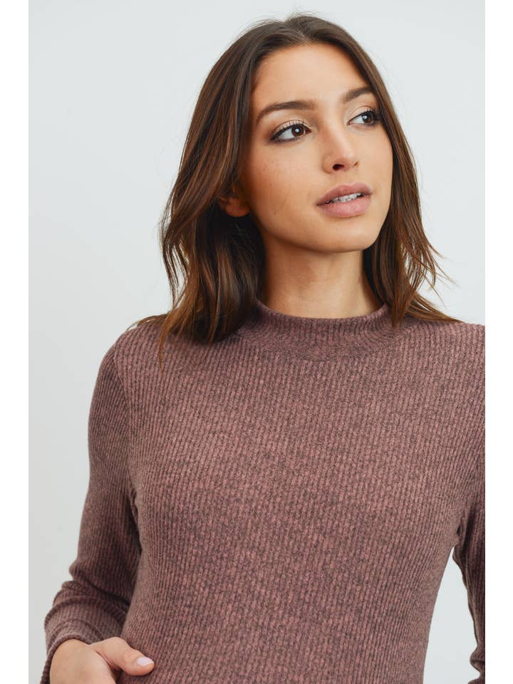 Hello Miz - Vente Haut - Top côtelé de maternité à col montant et manches longues3