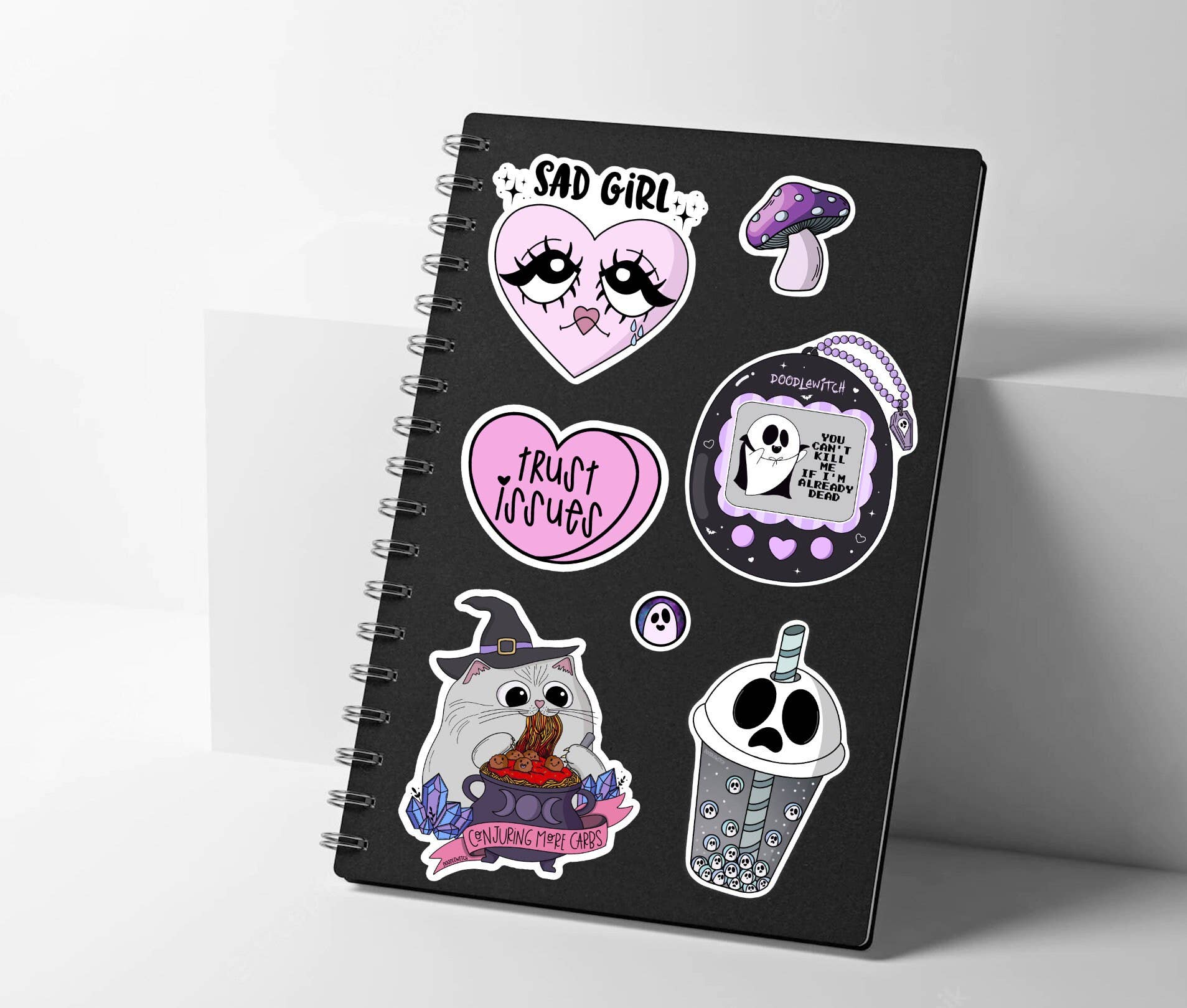 DoodleWitch - Vente Autocollant - Autocollant Cat Eating Pasta, Autocollant Witchy Cat, Autocollant Carb4