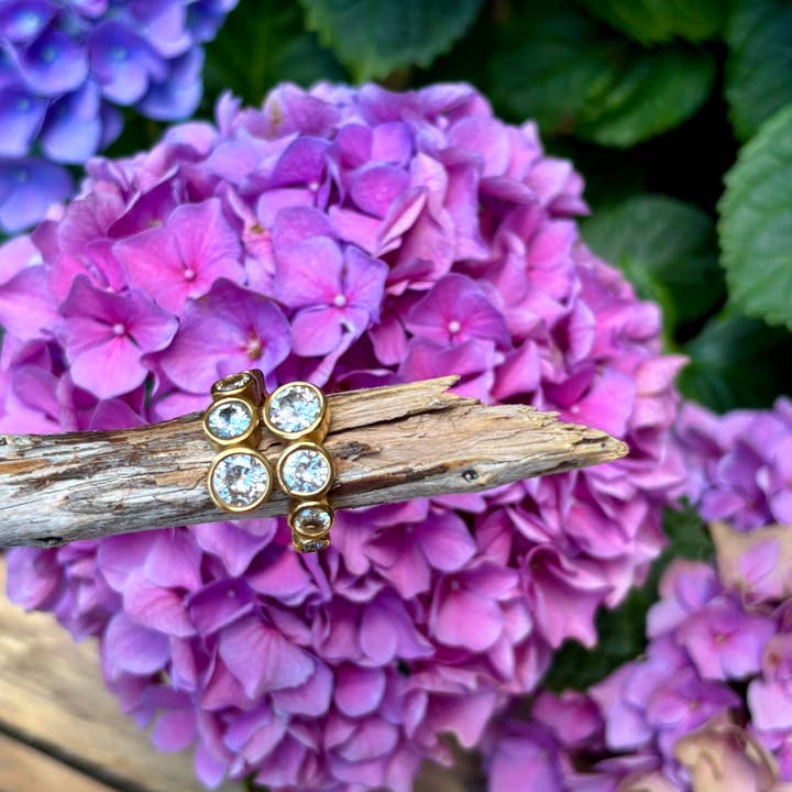 Ocean Ripples – wholesale Multi-stone ring – 18ct Gold Plated Cubic Zirconia Wrap-around Ring