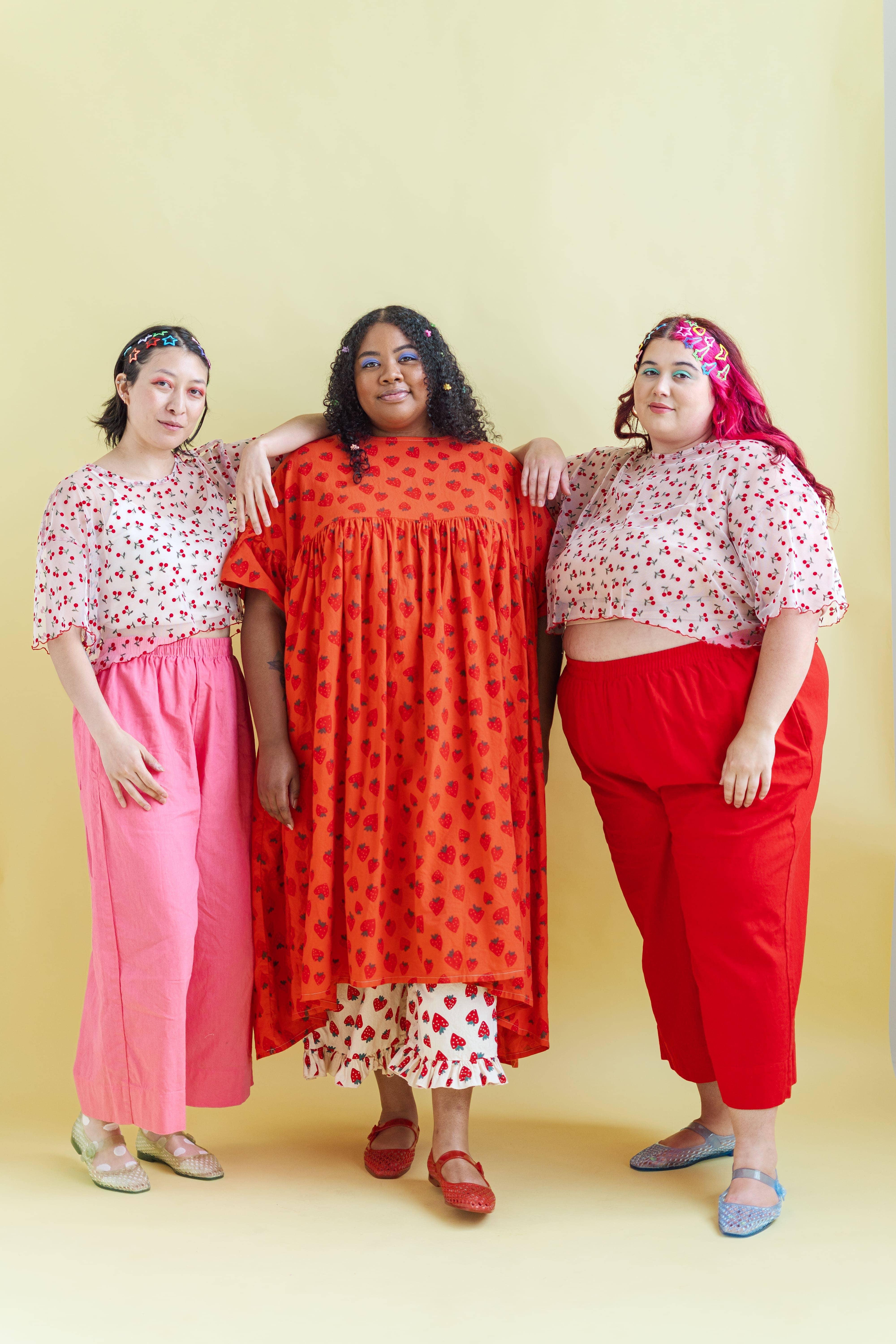 Nettle Studios – Blusa - Mulher por atacado – Blusa de Camadas em Malha de Cereja para Mulher Tamanho Grande Inclusivo18