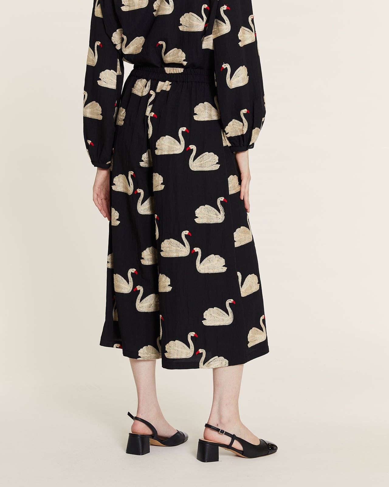 Pepaloves - Wholesale Pants - Women's - CULOTE BORDADO CISNES3