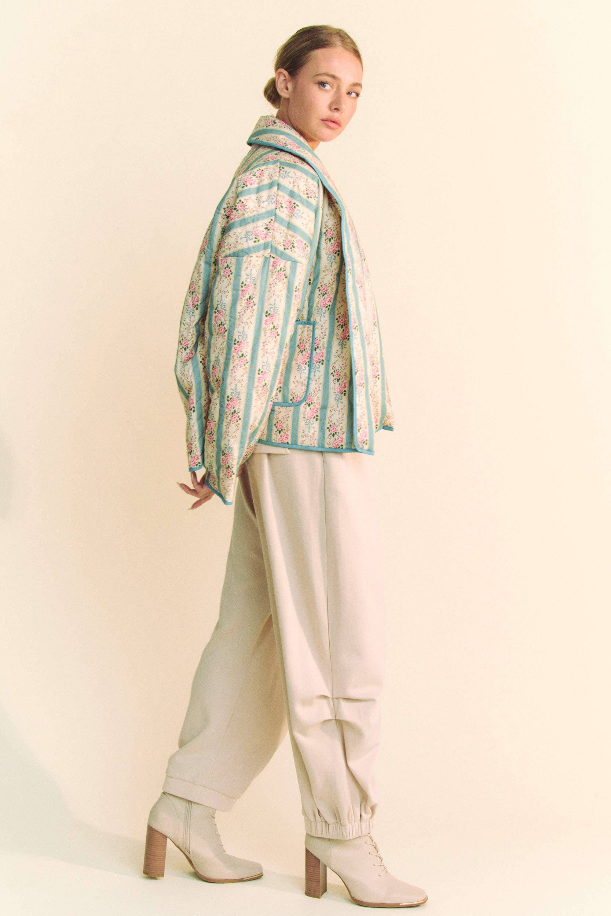 Davi & Dani - Wholesale Jas - Dames - WAIVY GEWATTEERDE OPEN JAS MET BEHANGPRINT18