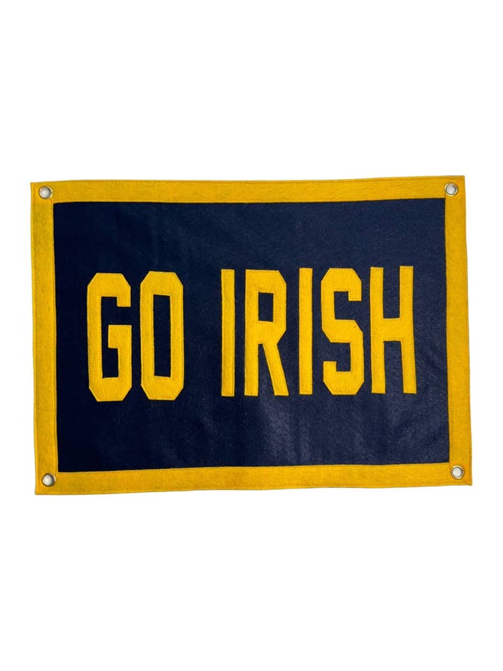 Fanion mural Go Irish pour la vente par Blue Ridge Pennant Company