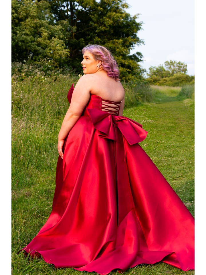 Erika Wine for wholesale on Faire8