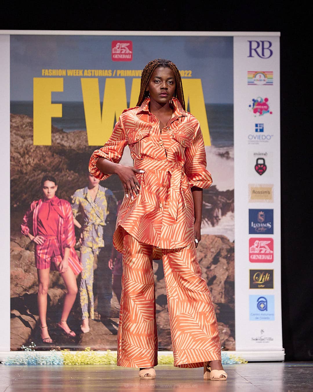 Cyrana – Großhandel Kleid – Damen – Vestido ZEN von Cyrana – Kleid im Retro-Stil aus recyceltem Polyester15