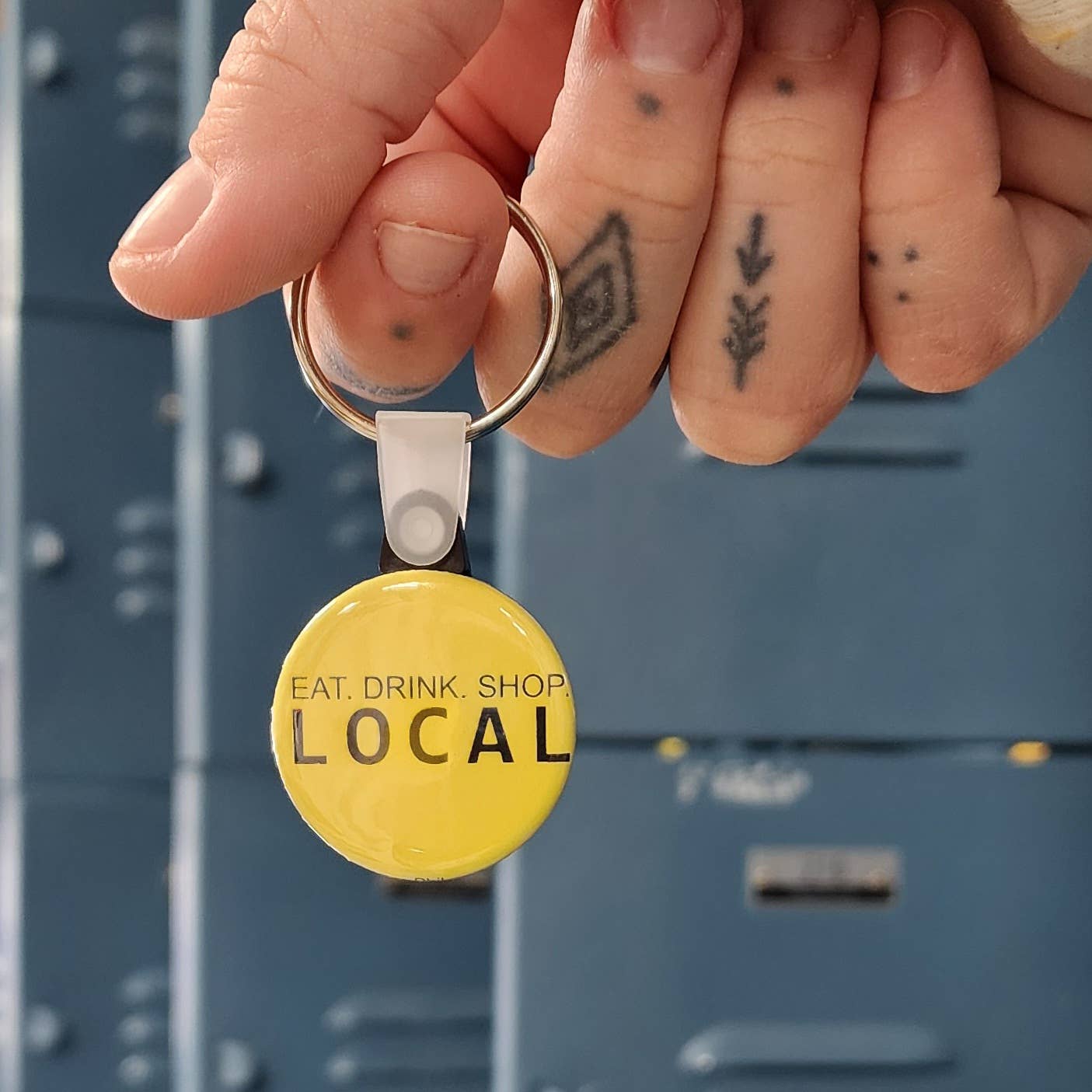 Hardworking Stoner - Vendita all'ingrosso Portachiavi - Unisex - MANGIARE. BERE. NEGOZIO. LOCAL - pulsante o portachiavi6