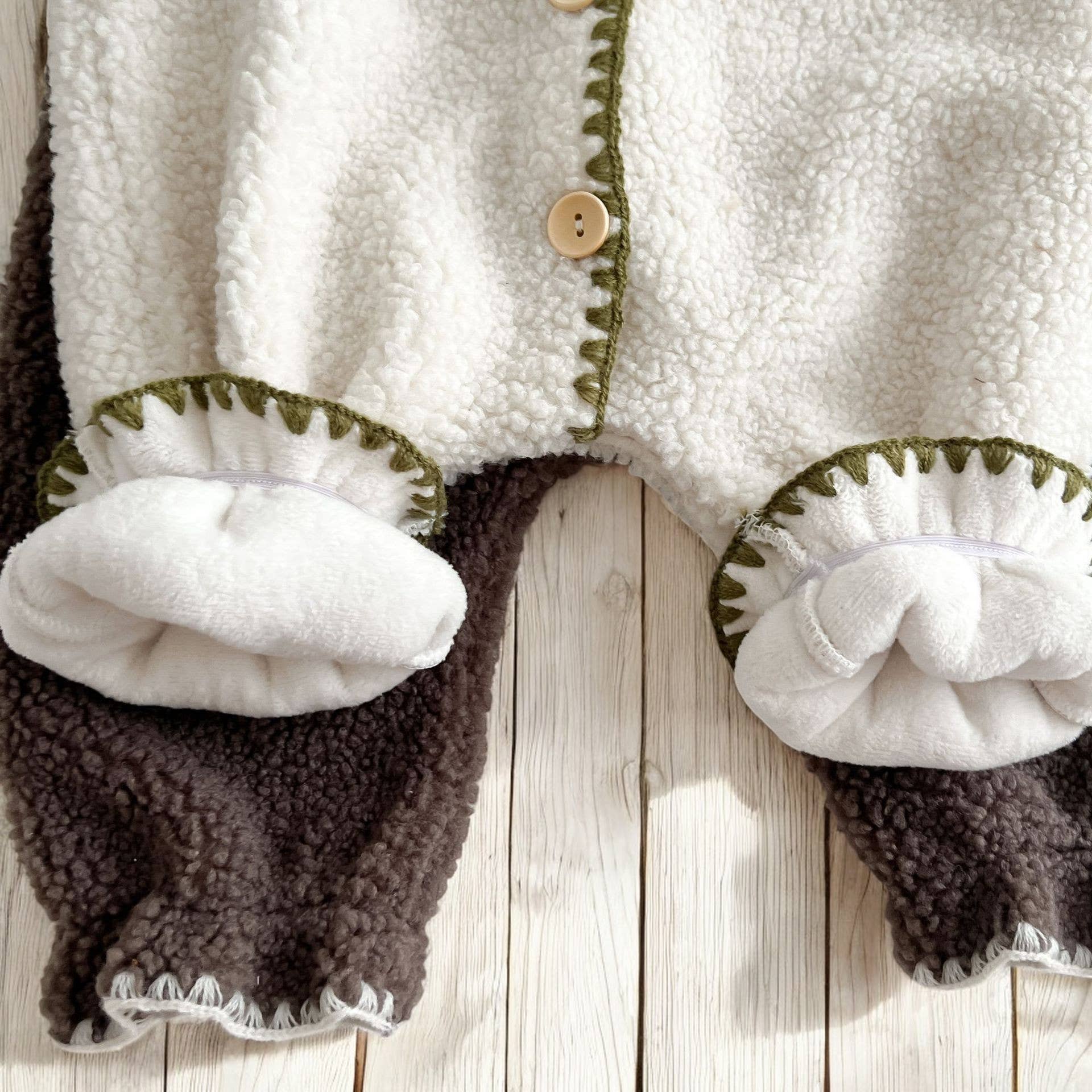 Annie & Charles – Engroshandel Flyverdragt – til børn – Annie & Charles® varm og blød heldragt til baby med hætte1