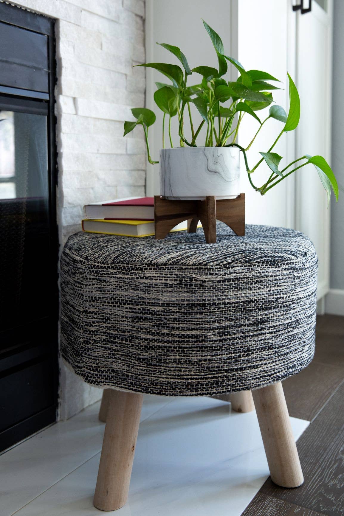 Flora Bunda Inc - Wholesale Plant Pot - Marble Ceramic Planter with Wood Stand2