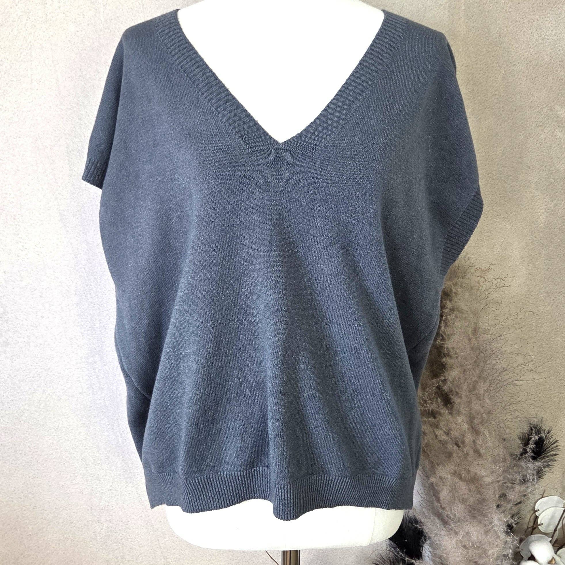 Tempest Designs - Wholesale Knit Top - Women's - Viscose mix knitted tank top with V-neck1