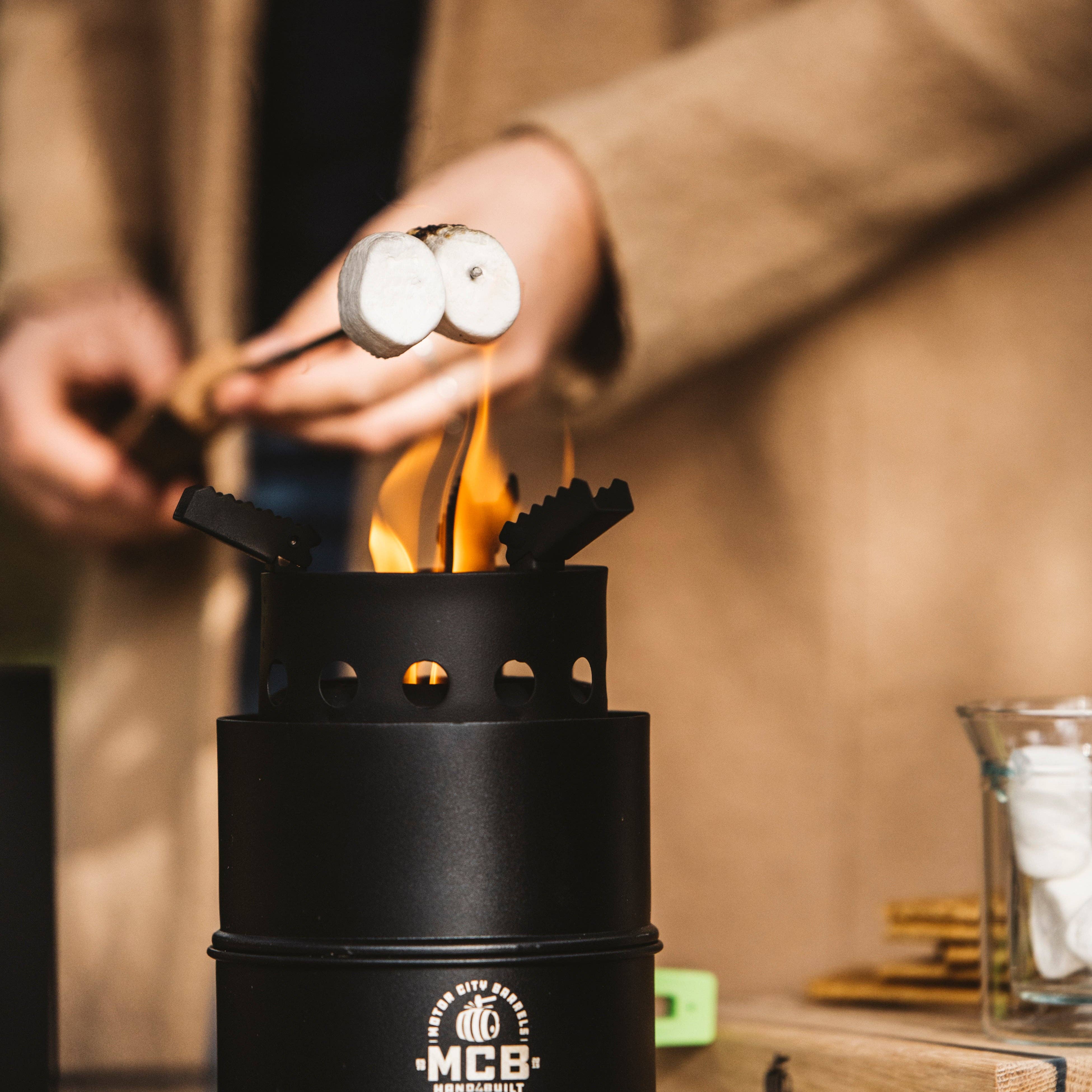 Motor City Barrels – Poço de fogo por atacado – Mini fogueira sem fumaça com cubos de madeira para defumar em barril13