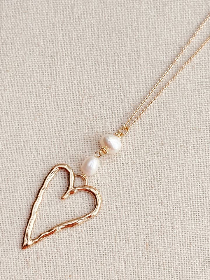 Collier Cœur Ouvert en Or avec Perle d'Eau Douce pour la vente par Gracie Rose Designs