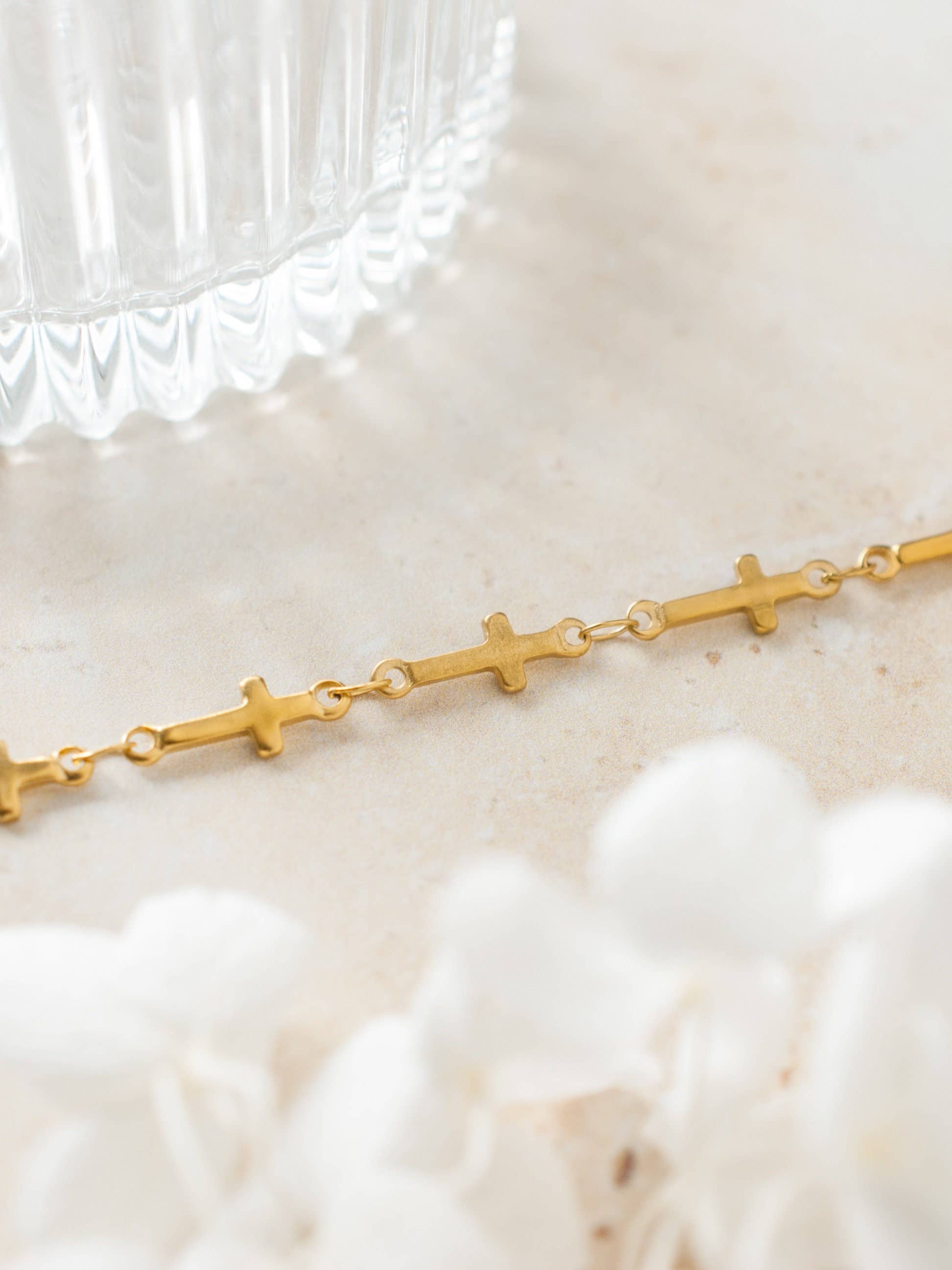 Rossie Jewellery – wholesale Link & chain bracelet – 18k Gold Dainty Cross Chain Bracelet Gift for Her3