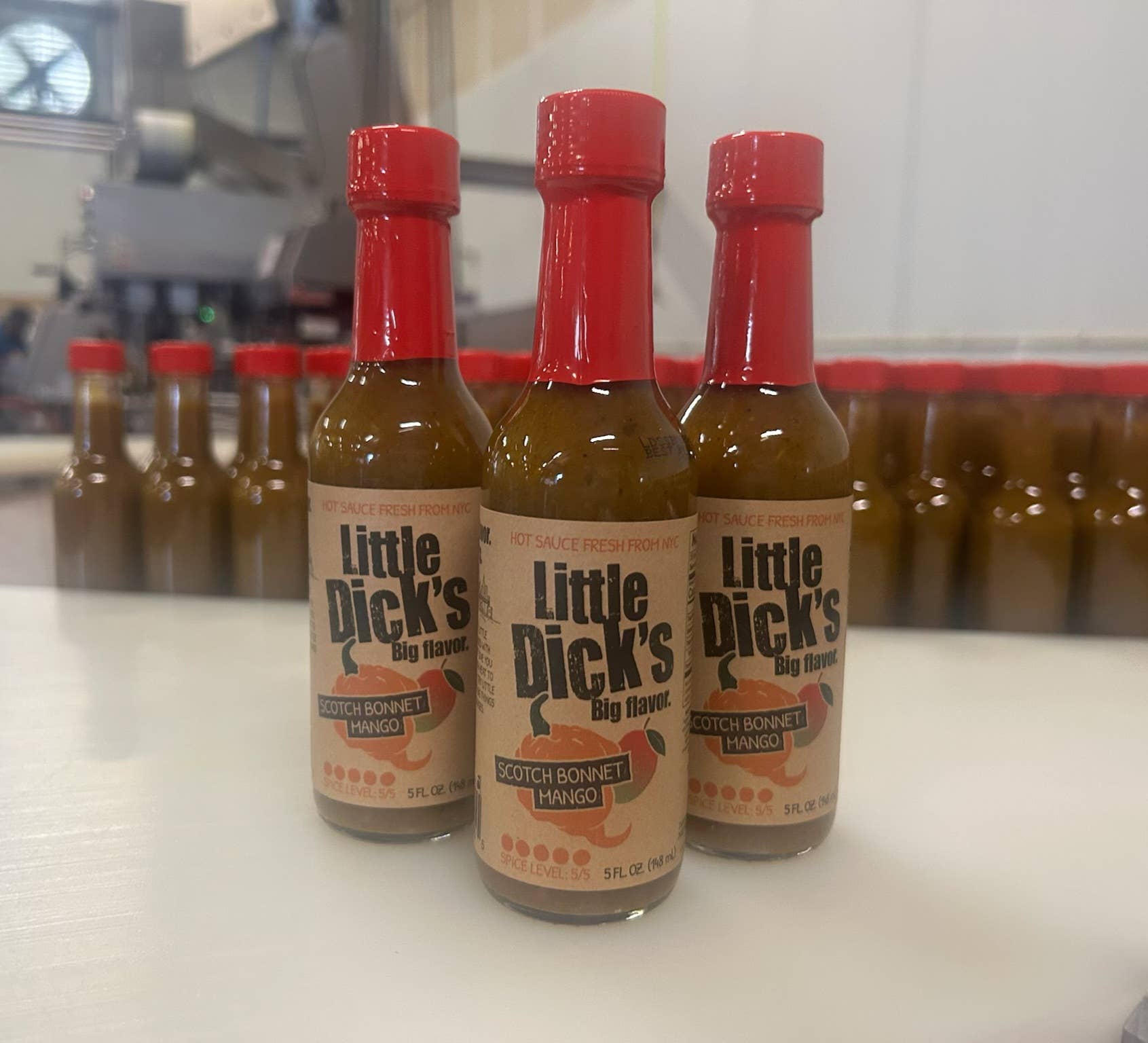 Little Dick's Sauces – wholesale Stark sås – Little Dick's Scotch Bonnet Mango Het Sås - Småskalig Produktion4