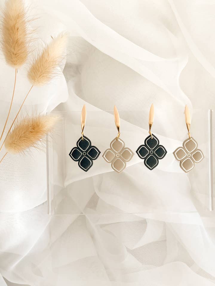 Laura Dangle Örhängen, Handgjorda lersmycken, Presentidéer för wholesale av That's Sew Me