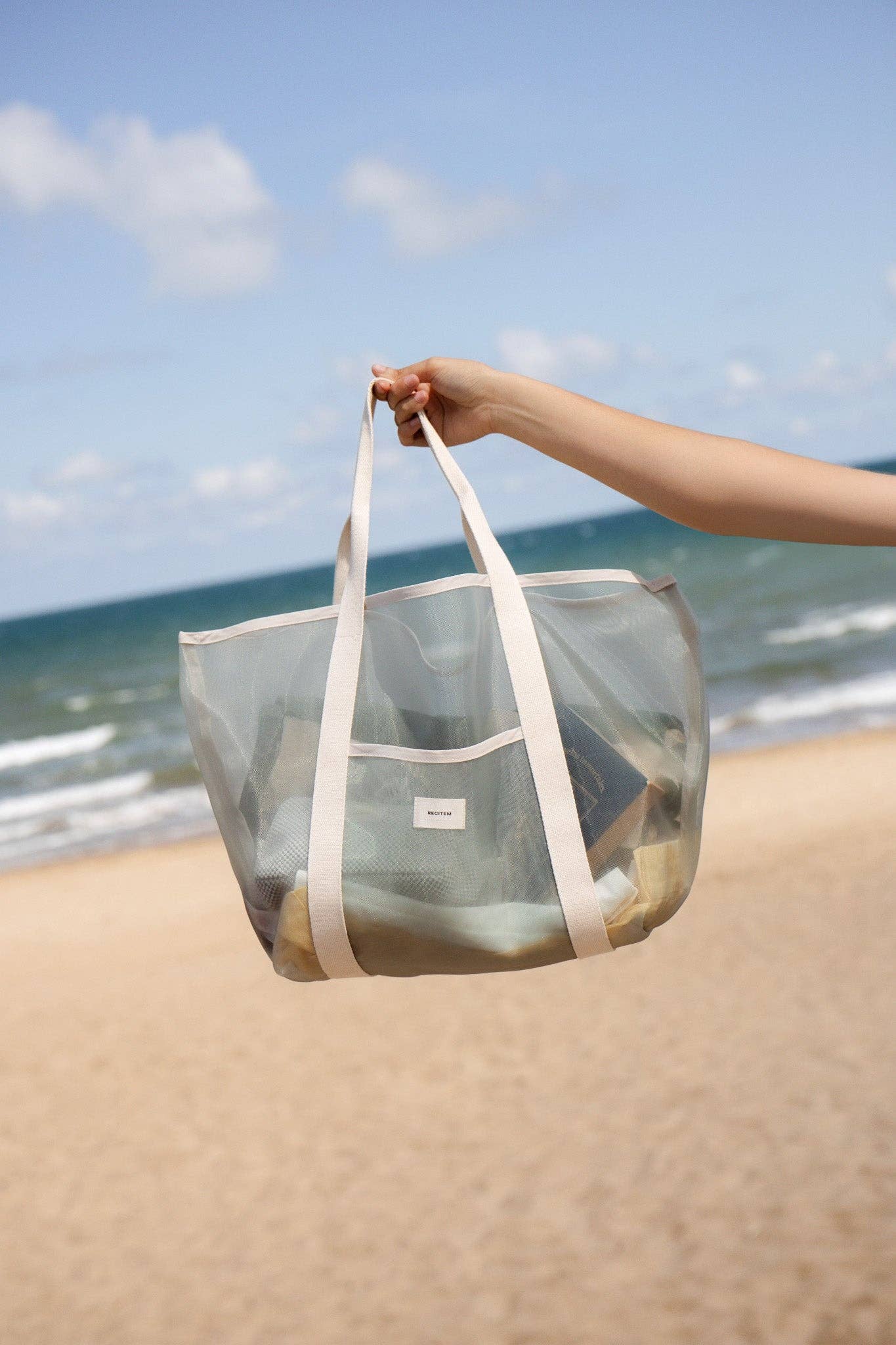 Recitem – Großhandel Tragetasche – Damen – Schlichte Inès Tragetasche mit durchsichtigem Mesh-Design1