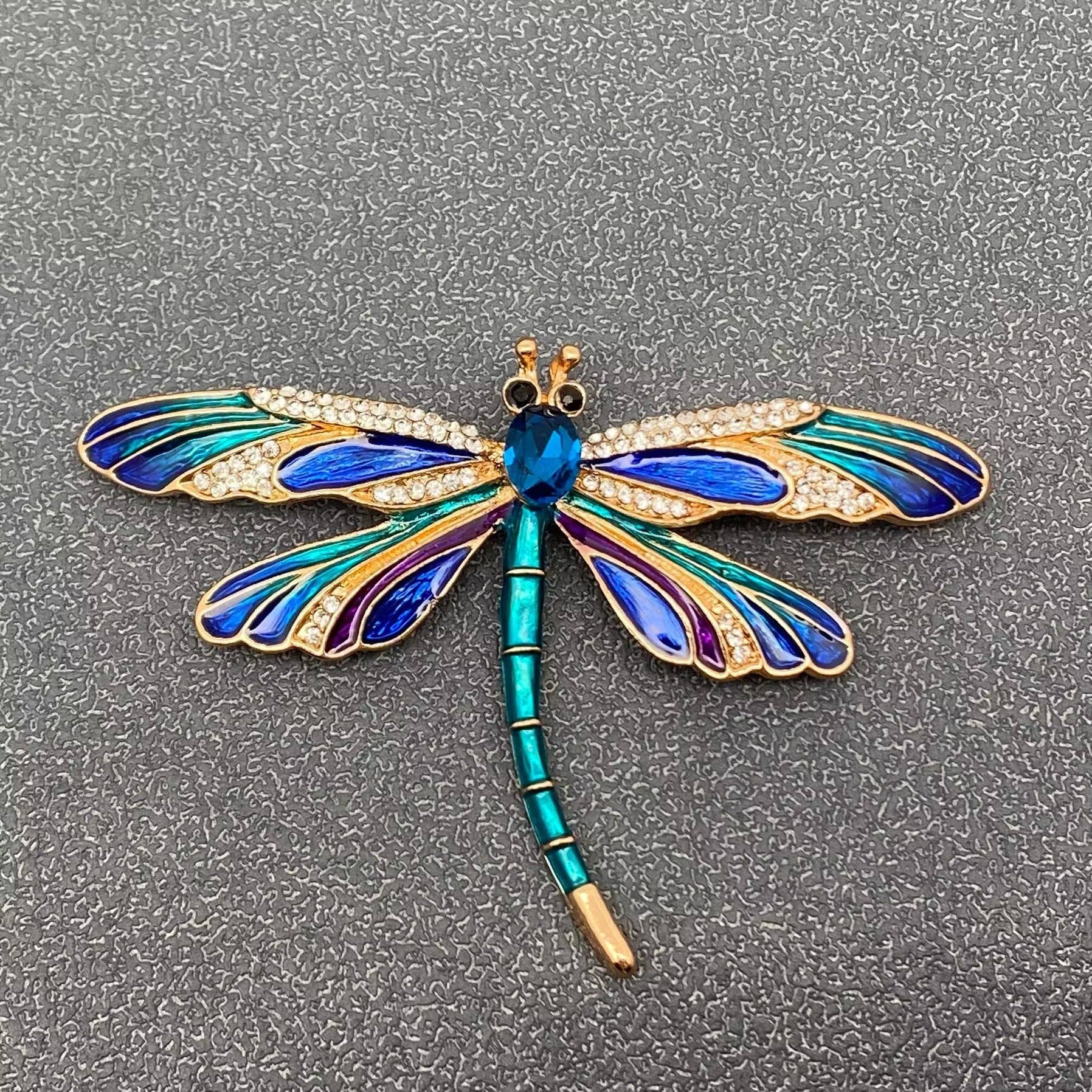 Mio Queena – Großhandel Broschen – Rhinestone-farbige Emaille-Libellenbrosche0
