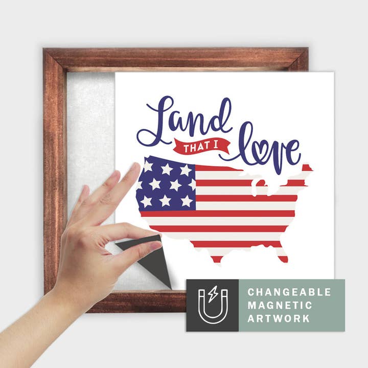 Magnetischer saisonaler Dekoreinsatz für austauschbares Schild (Mittel): Land, das ich liebe | Sommer/4. Juli | Magnetisches Schild leer separat erhältlich für den Großhandel von Simpler Seasons Decor