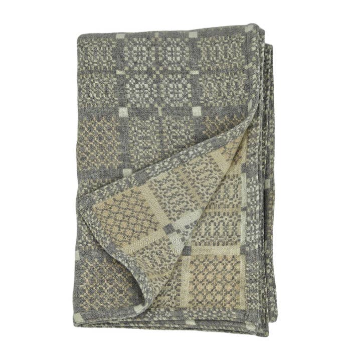 Melin Tregwynt – wholesale Throw blanket – Knot Garden Throws and Blankets