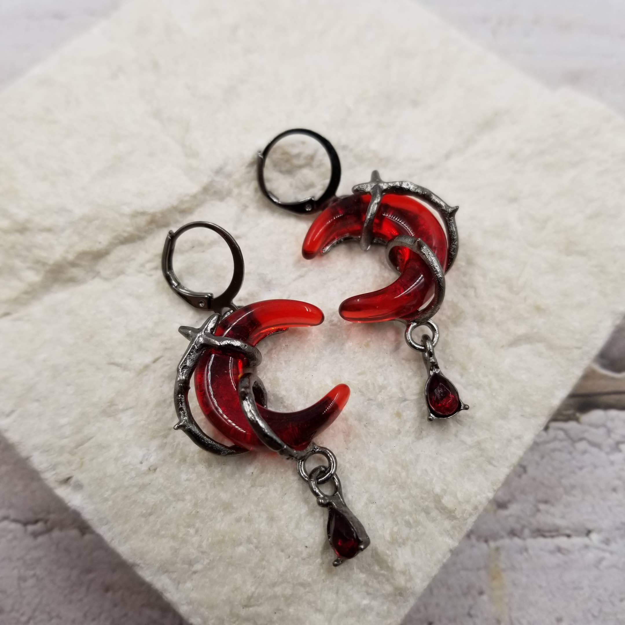 Treasure Wholesale - Wholesale Dangle Earrings - Halloween Gothic Vampire Blood Moon Earrings1
