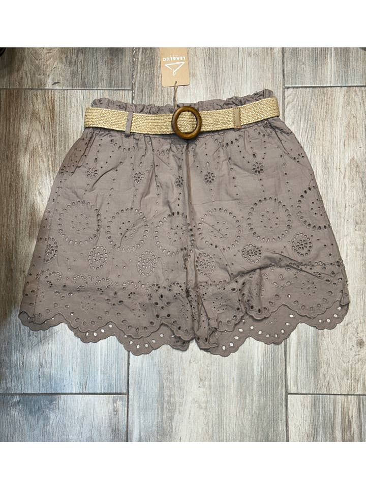 LÉA & LUC - Wholesale Shorts - Women's - Broderie anglaise shorts in 100% cotton REF. 250236