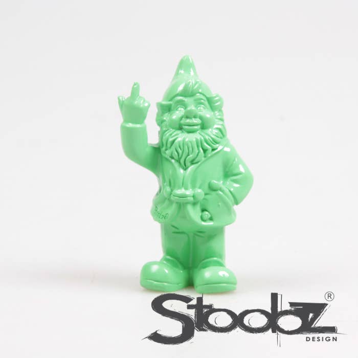 Imhof & Stevens BV – wholesale Dekorativ statyett – Stoobz Design Leprechaun mini med långfinger 6x4x10 cm6