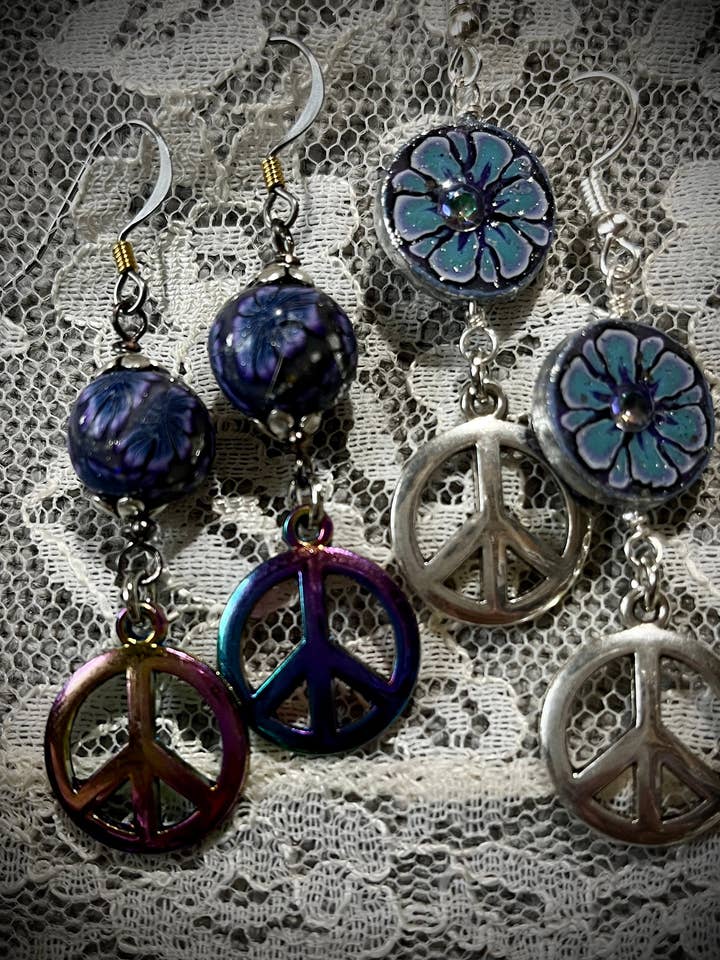 Fred øreringe for engroshandel hos Catie Raymond Designs