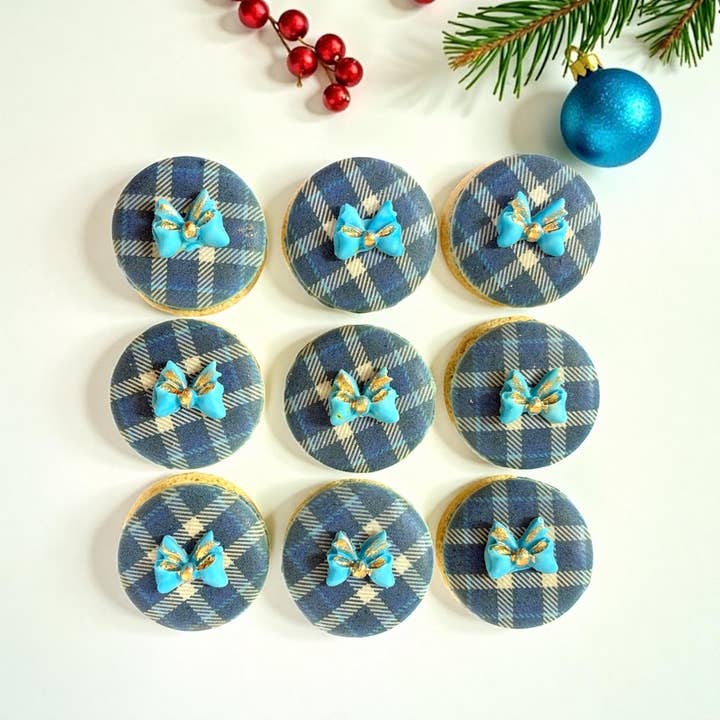 macaron centrale - Wholesale Cookie - Blue Noel Holiday Macarons | Season of Joy Macaron Collectio3