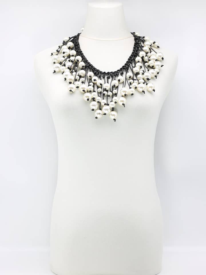 Faux perle med „Love“ Statement halskæde for engroshandel hos Jianhui London