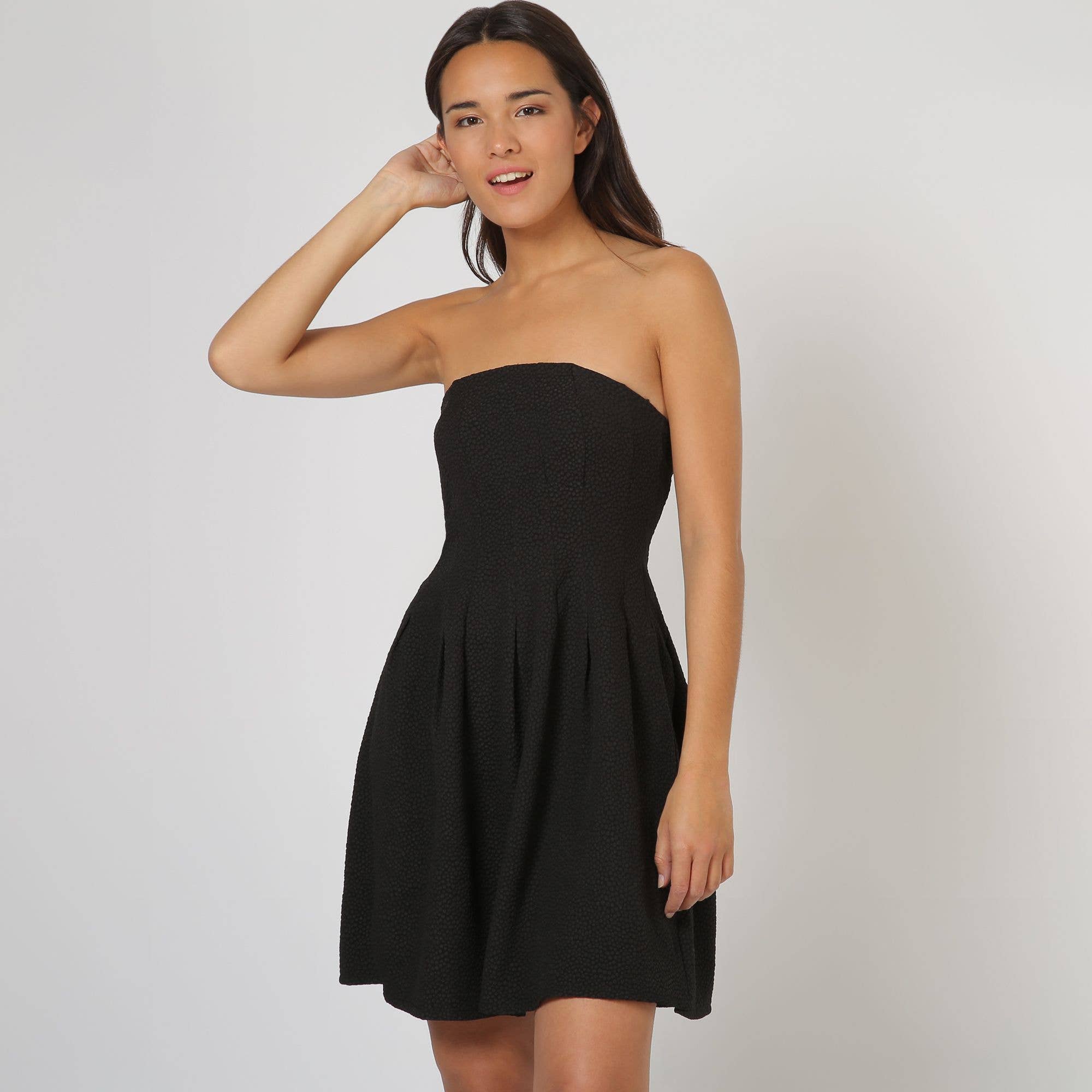 NOIR Robe noire bustier en tissu texturé avec plis en vente sur Faire2