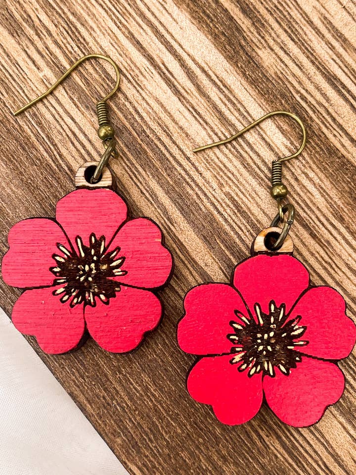 Röda vallmo träblommaörhängen - Gåvor till henne för wholesale av Ak Daisy Chain