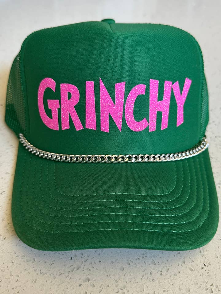 Casquette Grinchy Trucker pour la vente par Very Cherry