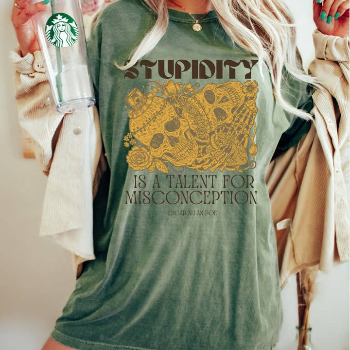 Stupiditet er et talent for misforståelse Edgar Allan Poe T-shirt Unisex T-shirt, litterær T-shirt, gave til bogorm, kortærmet tee for engroshandel hos AFAdesignsCo