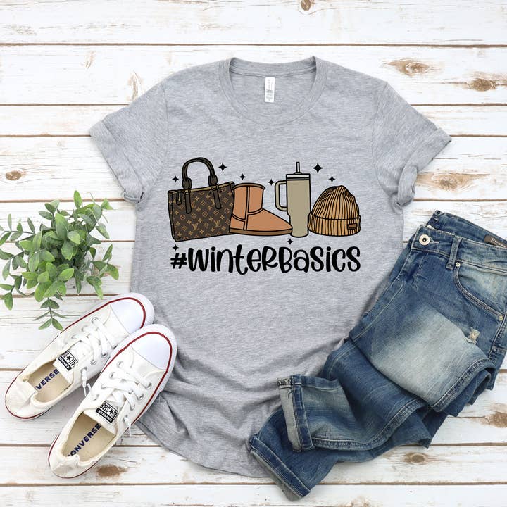 Les essentiels de l'hiver | Café | Starbucks | T-shirt illustré pour la vente par The American Honey