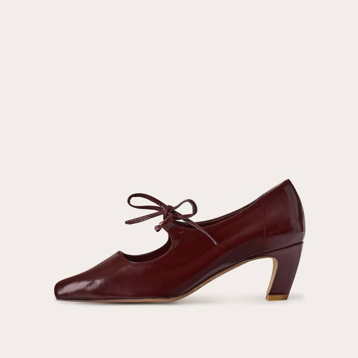 Din Heels, glänzend bordeaux für den Großhandel von Balagan Studio