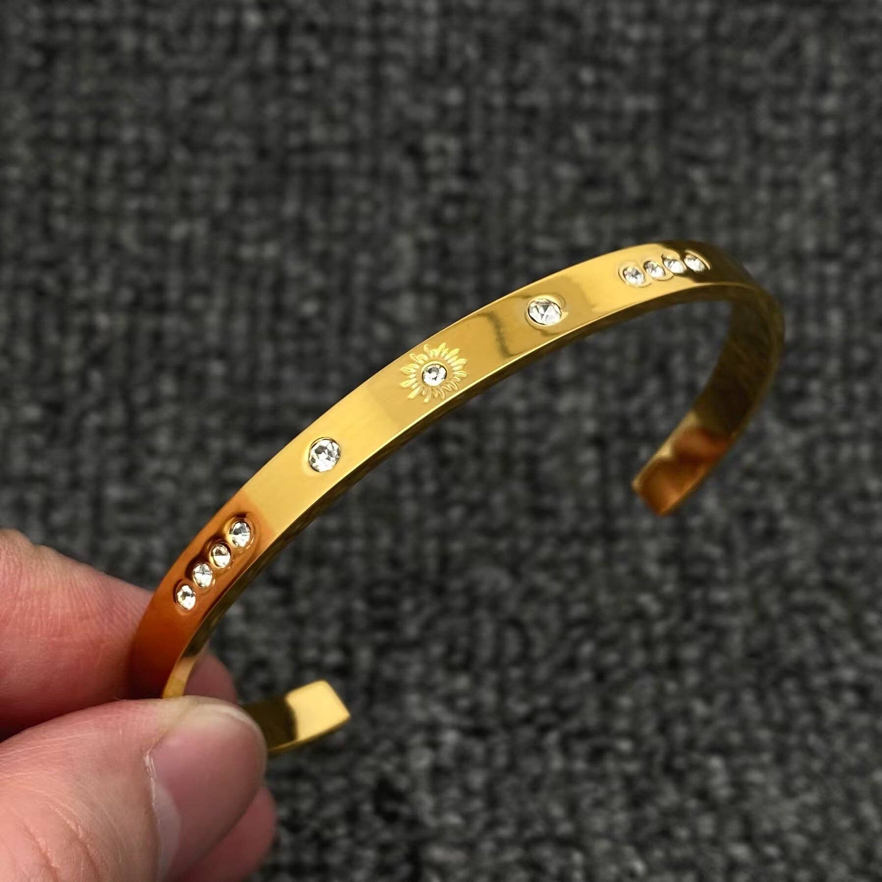 Mio Queena - Wholesale Cuff Bracelet - Cubic Zirconia Stars 18K Golden S.Steel Cuff - FGS/MS1