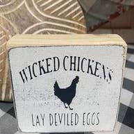 WICKED CHICKENS PLAY DEVIL EGGS SHELF SITTER, CONFEZIONE DA 4 PEZZI, $2,00 CADAUNA per la vendita all'ingrosso da parte di Dudley's Cottage & Gifts
