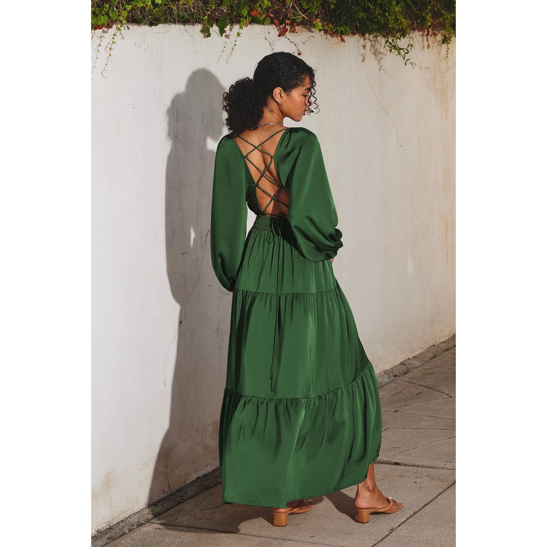 Dress Forum - Vente Robe – femme - Robe longue en satin à taille smockée2