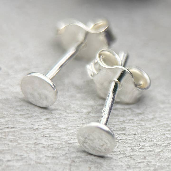 Punktörhängen i massivt 925 sterlingsilver för wholesale av Sunlight Silver Jewelry