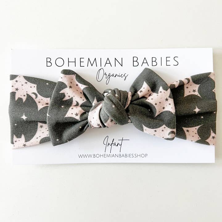 Bandeaux à nœud bio pour Halloween en forme de chauve-souris étoilée pour la vente par Bohemian Babies
