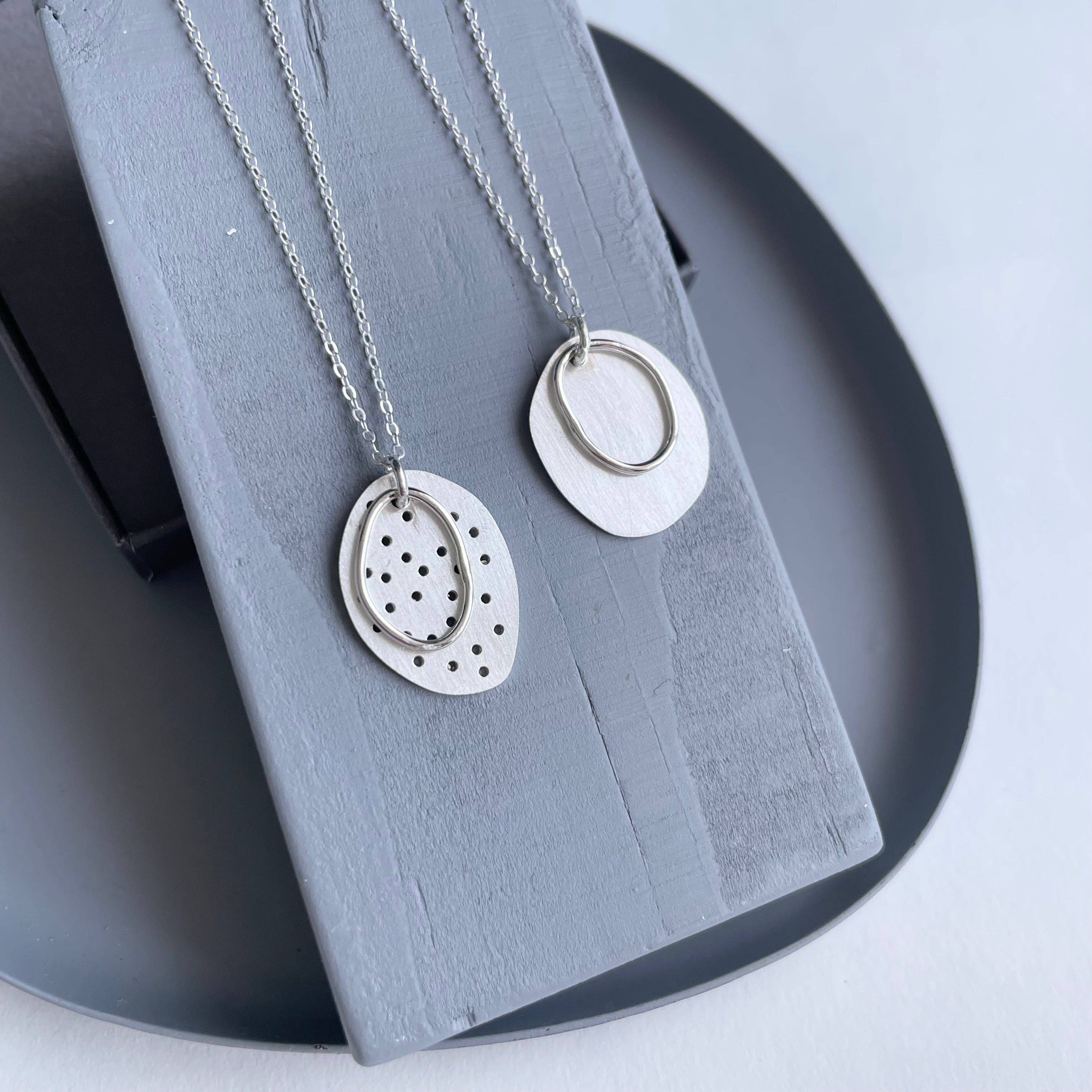 Claire Lowe Jewellery – wholesale Pendant/charm necklace – Silver Double Pebble Necklace0