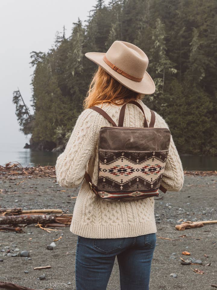 Sac à dos en toile cirée Western Boho Chic - avec laine Pendleton pour la vente par Grace Design