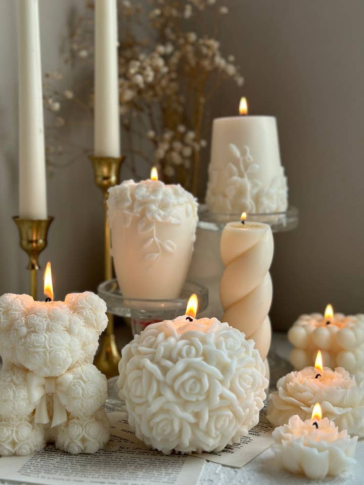 Rose Bear Candle – Soy Wax Candle, Heart & Love Pillar, Valentine’s Day Gift for wholesale by LA AROMA CANDLE CO.