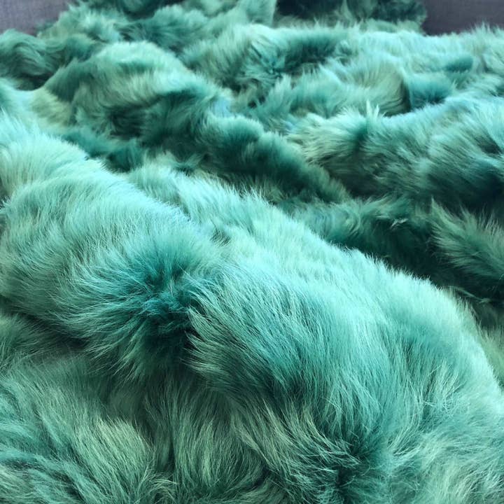 Wildash London – wholesale Prydnadsfilt – Smaragdgrön klipppläd | Fårskinnsmatta1