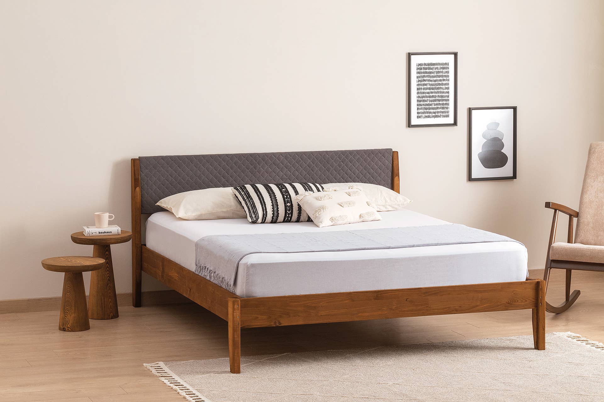 Deholzwart GmbH – wholesale Säng – İstanbul modell enkelträ i furu trä brun1