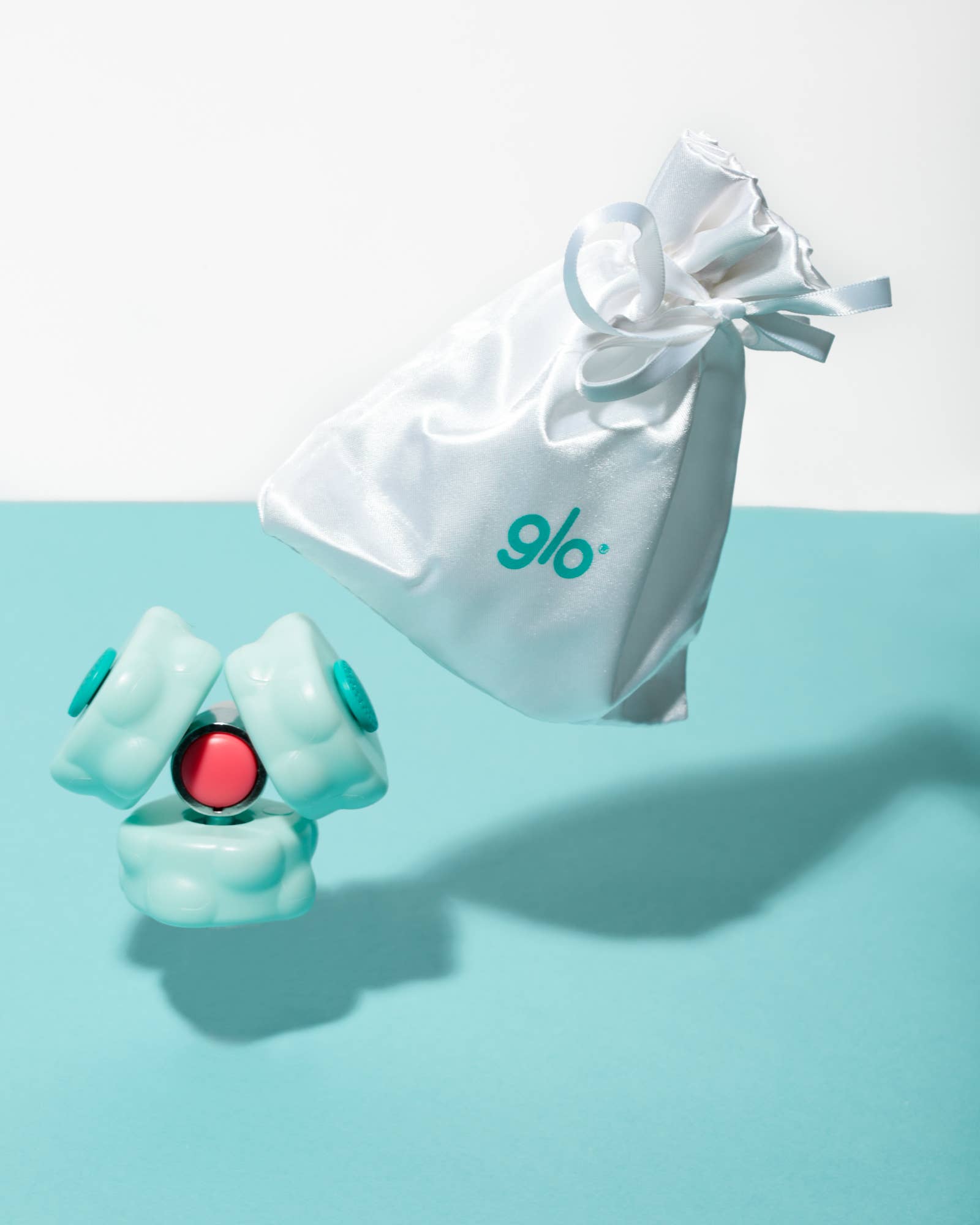 Glo - Wholesale Body Massager - Glo910 Cool Legs Cryomassage Roller7