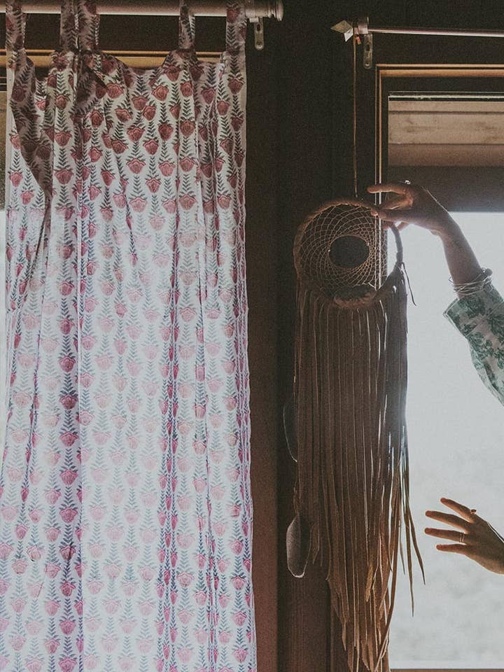 Rideaux Bali Block Print pour la vente par Wings Hawaii