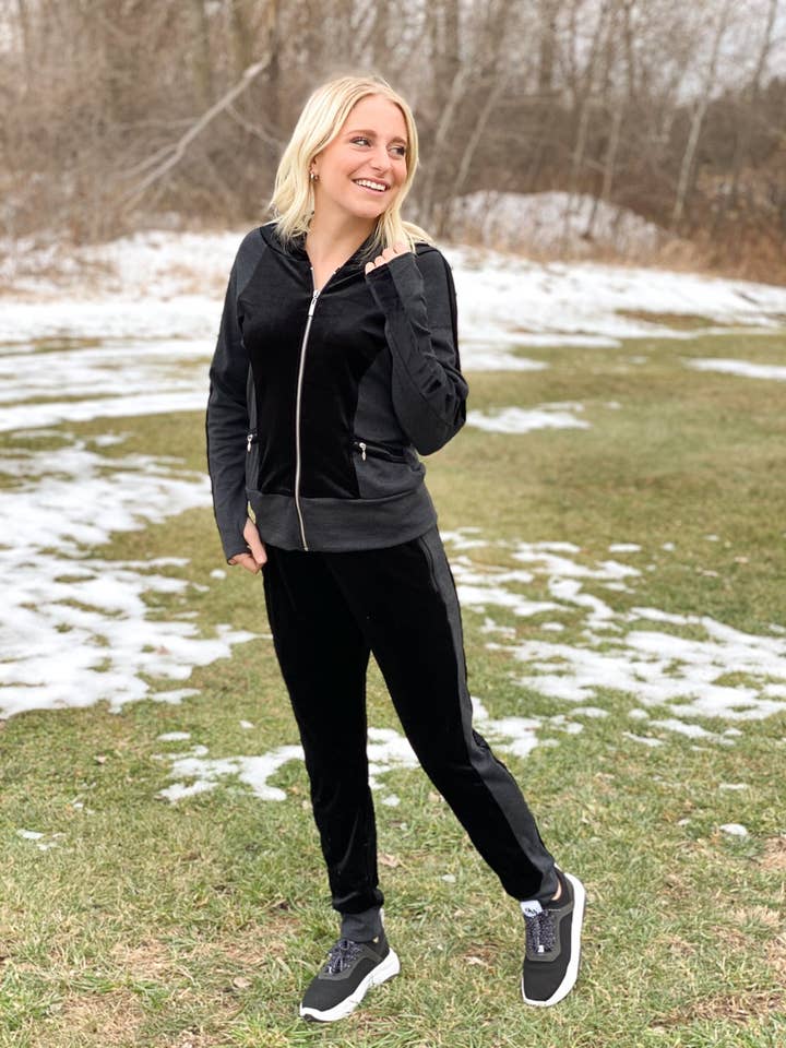 6903V - Hættetrøje med lynlås i meget fløjl for engroshandel hos Laura Hlavac