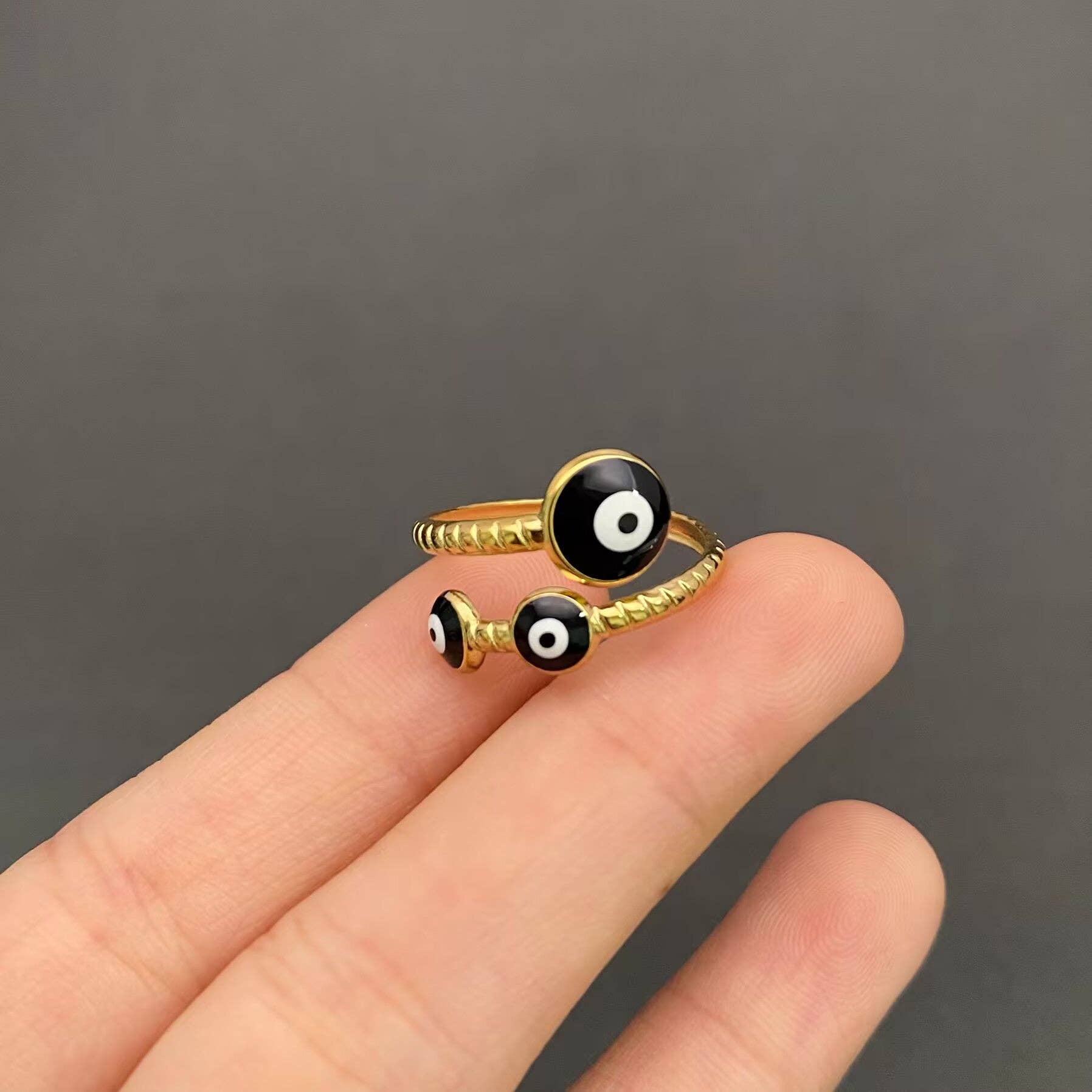 Mio Queena – Großhandel Cocktail-/Statement-Ring – Schwarzer Emaille-Truthahnauge 18K vergoldeter Edelstahlring - FGS0