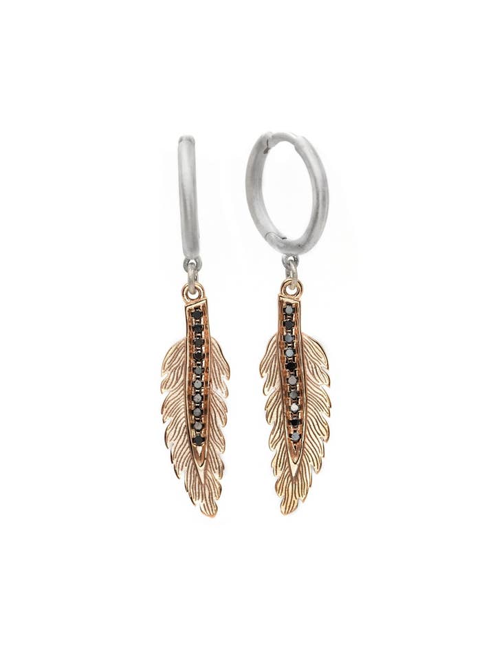 Boucles d'oreilles Amazonica Cercles et Plumes Grandes 2,5cm pour la vente par THAIS BERNARDES GIOIELLI
